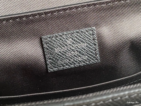 VUITTON DISTRICT LOUIS PM 0402